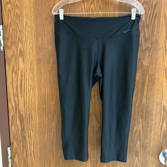 Nike Pants - Nike Dri-Fit black capri yoga/workout pants Large